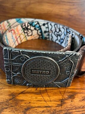 Robert Graham Metro Buckle Graffiti Print Leather Belt Size 34
